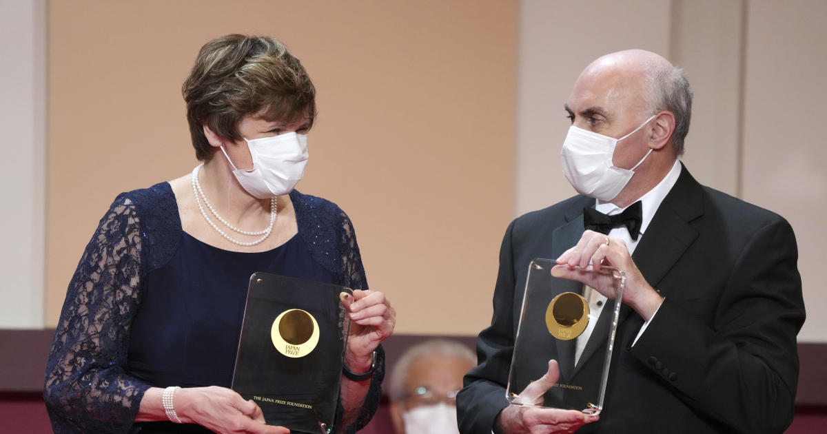 Nobel Prize in medicine goes to Drew Weissman of U.S., Hungarian Katalin Karikó for enabling COVID-19 vaccines