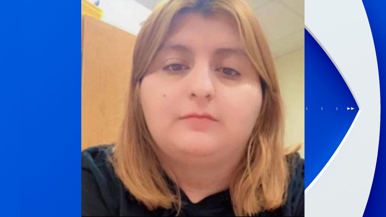 Friends, family gather at Dallas Police Headquarters seeking help to(01)