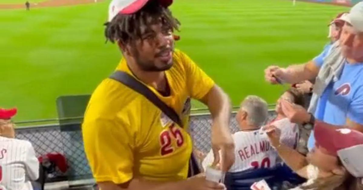 COLD BEER!': Phillies vendor celebrates 50 years selling food and drinks at  ballparks - 6abc Philadelphia