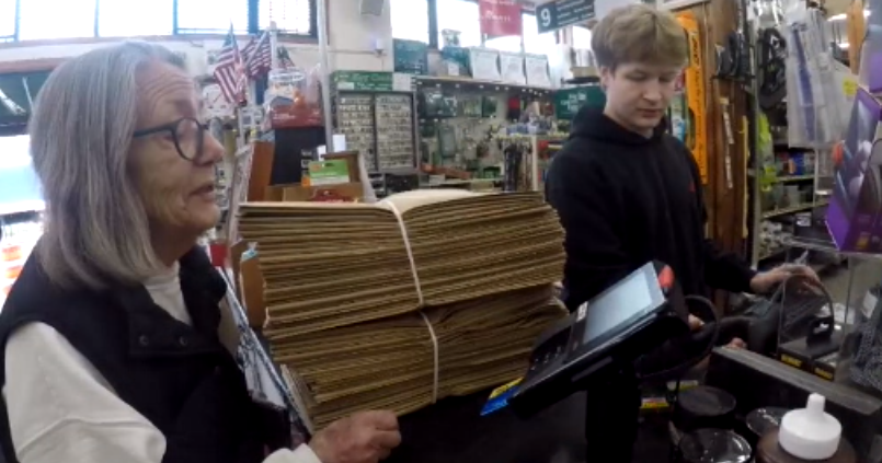 Hardware stores, homeowners make preps as temps drop - CBS Minnesota