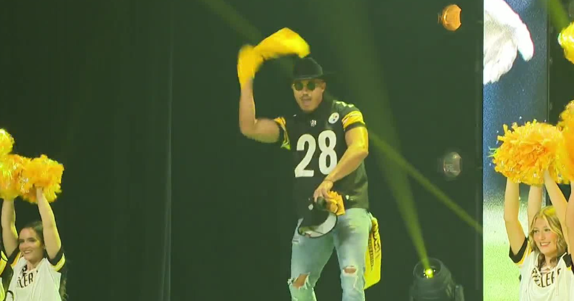 Steelers players walk the runway for Rock Steelers Style fashion show Steelers players walk the runway for Rock Steelers Style fashion show