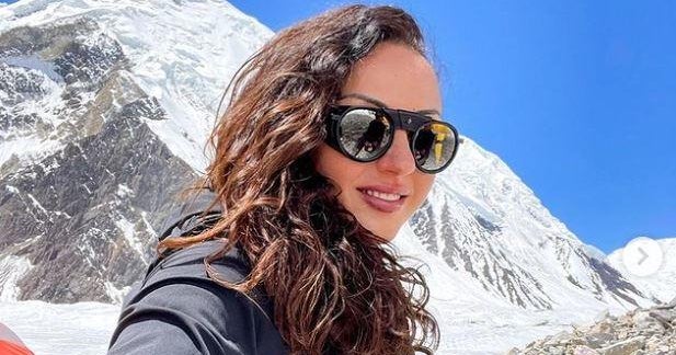 Americká horolezkyňa Anna Goto a jej sprievodca zomreli a dvaja sú nezvestní po tom, čo lavíny zasiahli tibetskú horu