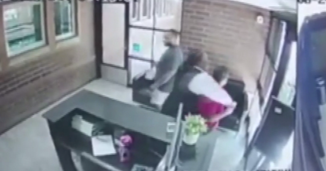 Tenant suffers concussion after Chicago doorwoman throws her to the ground