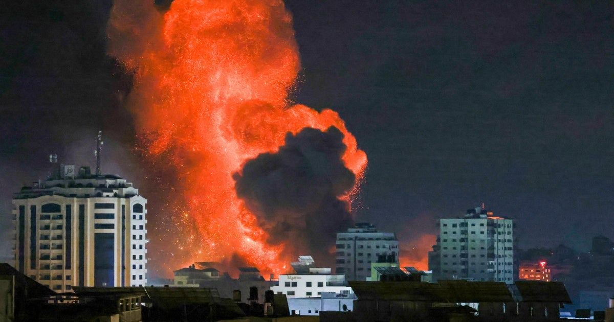 Izrael i Hamas są w stanie wojny po tym, jak palestyńscy bojownicy przeprowadzili śmiercionośne ataki ze Strefy Gazy