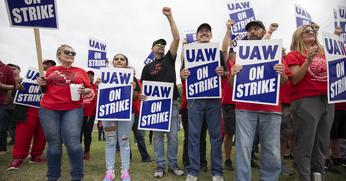 UAW reaches tentative labor agreement with General Motors