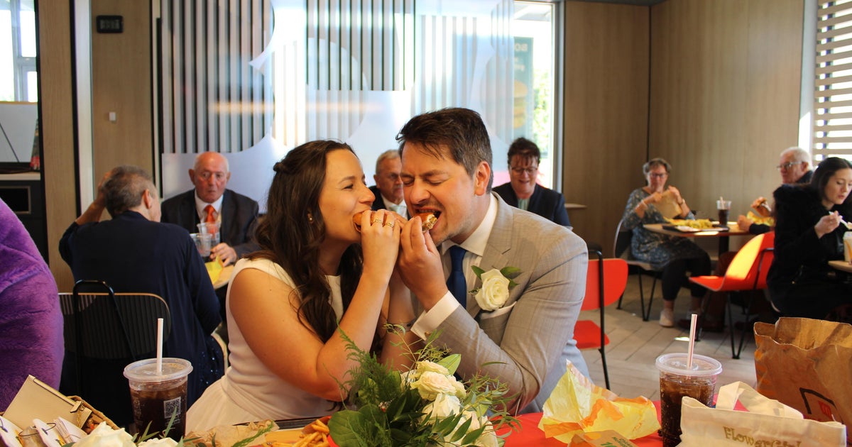 German couple travels to Michigan to celebrate wedding at McDonald's - Vimarsana News