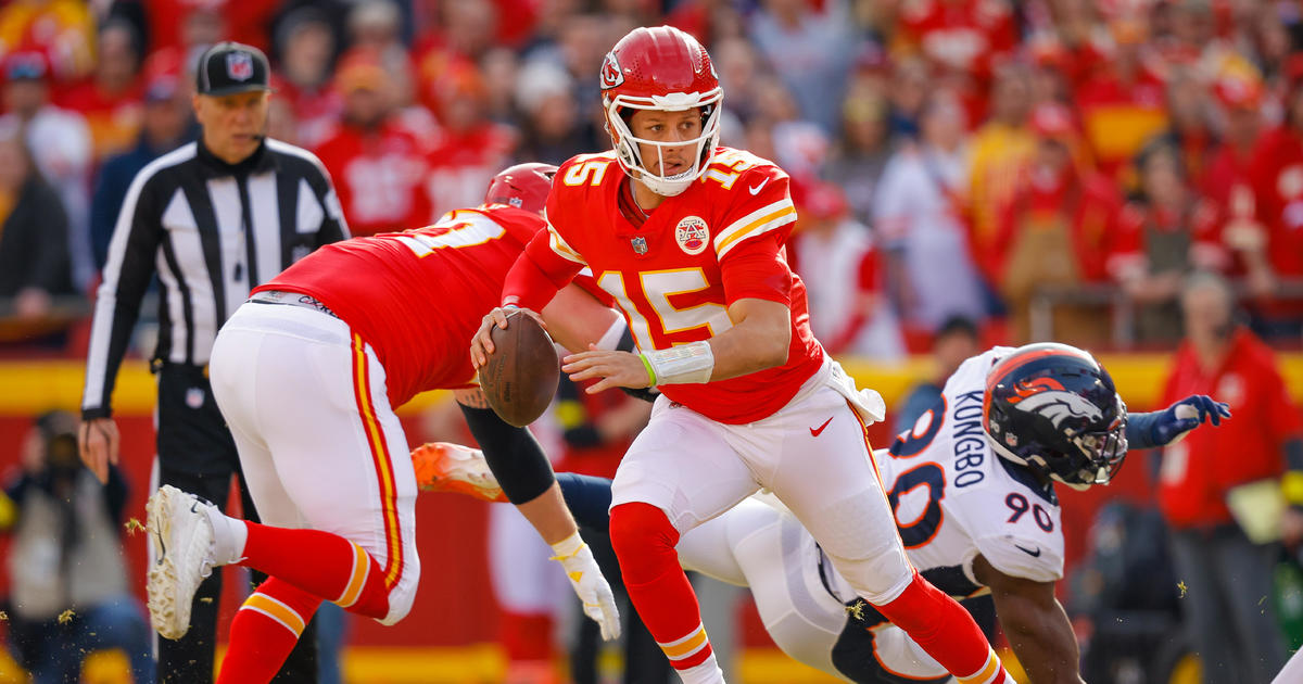 Broncos to wear all-blue uniforms vs. Chiefs for Monday Night Football