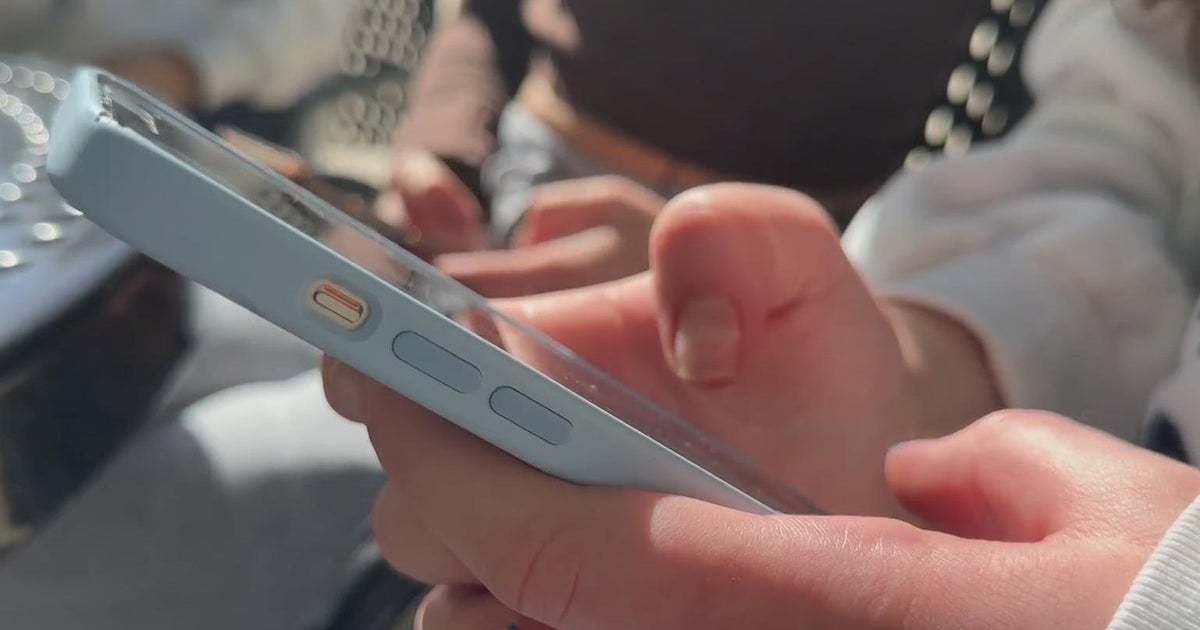 Group urges veto of Florida social media invoice Group urges veto of Florida social media invoice