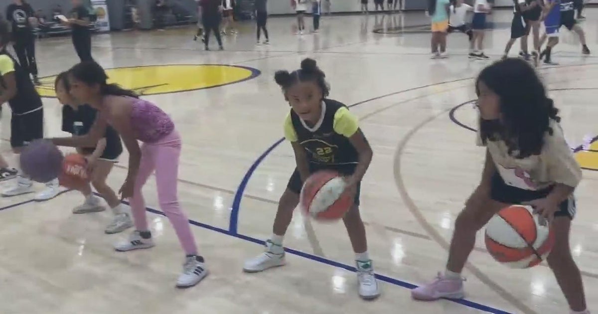 Golden State Warriors hold basketball clinic for girls at Oakland facility