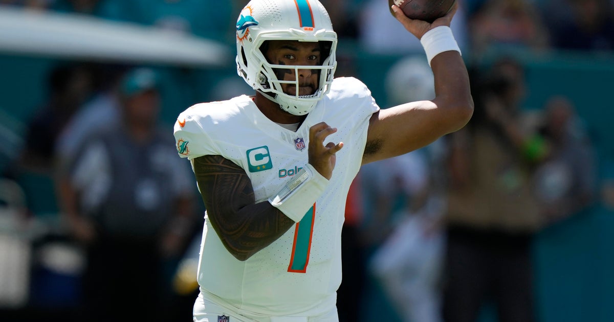 Tua Tagovailoa throws 3 TD passes to rally the Dolphins previous the Panthers 42-21 Tua Tagovailoa throws 3 TD passes to rally the Dolphins previous the Panthers 42-21