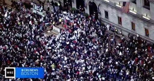 Crowds rally in Boston in support of Palestinians - CBS Boston