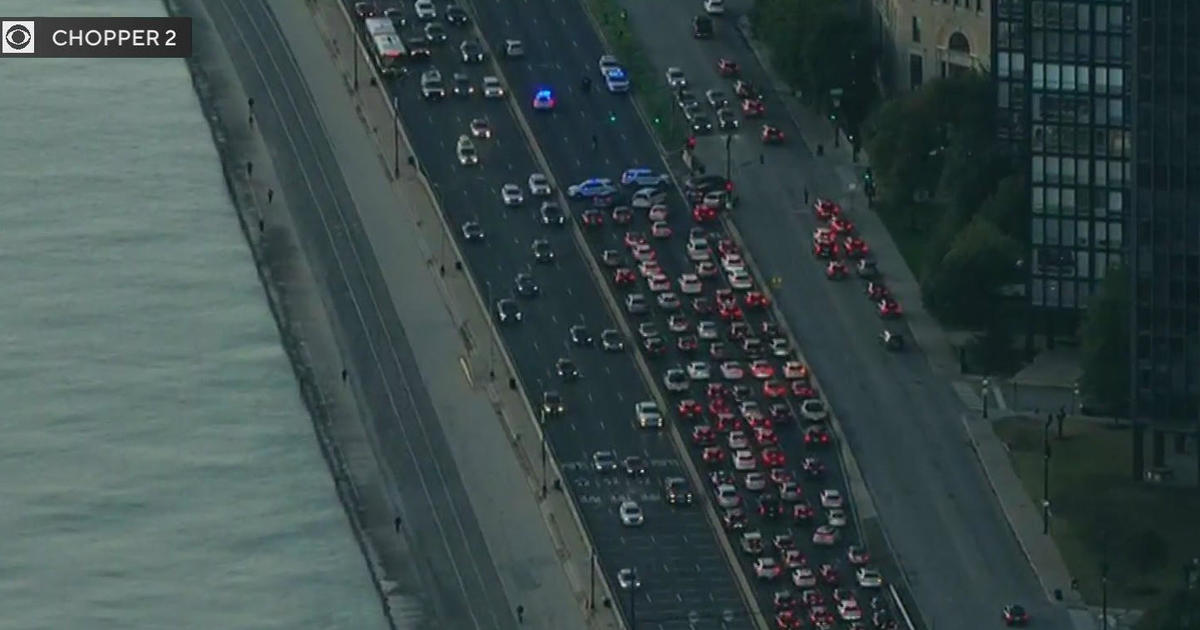 Southbound DuSable Lake Shore Drive closed after pedestrian hit CBS