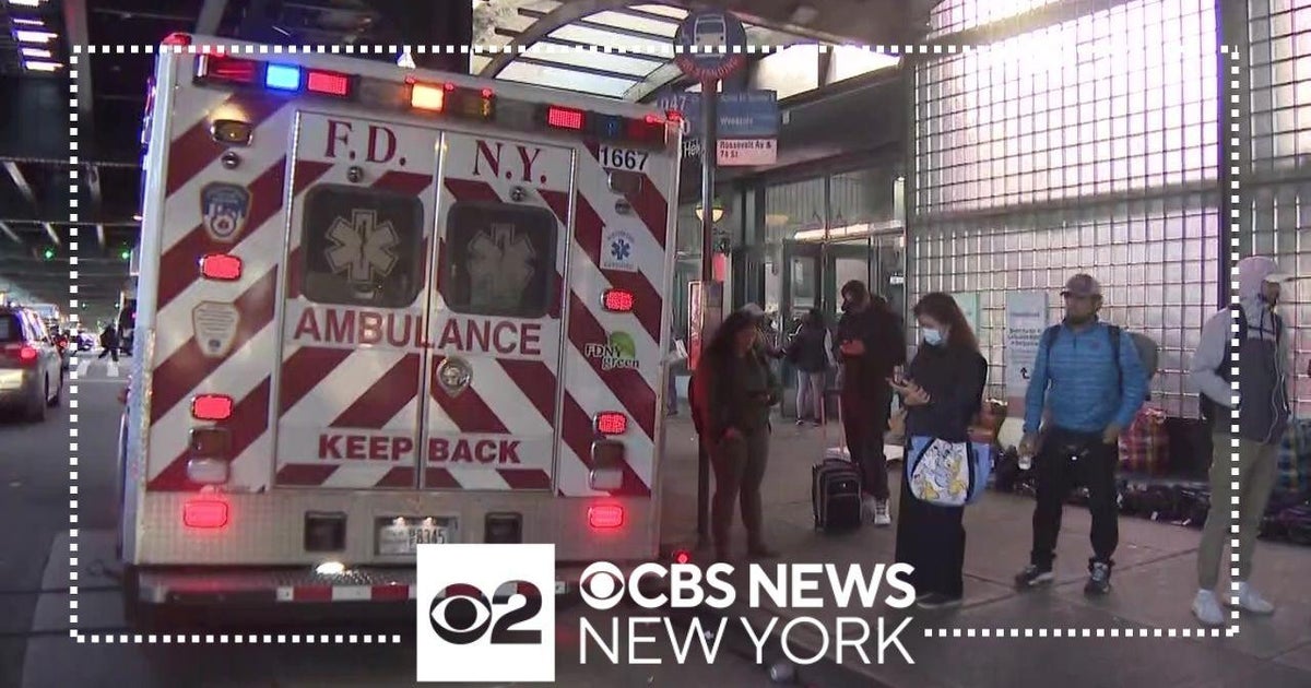Teen killed by subway after fainting, falling on tracks - CBS New York
