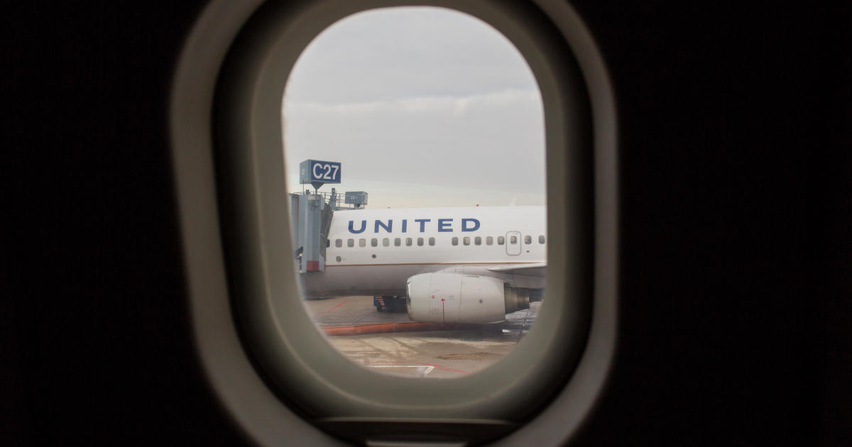 Полетът на United до Лос Анджелис беше отклонен към Чикаго поради бомбена заплаха