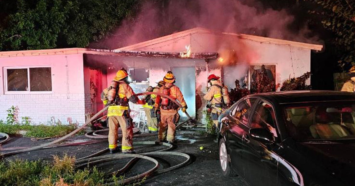 Enormous hearth ripped by means of Fort Lauderdale property Enormous hearth ripped by means of Fort Lauderdale property