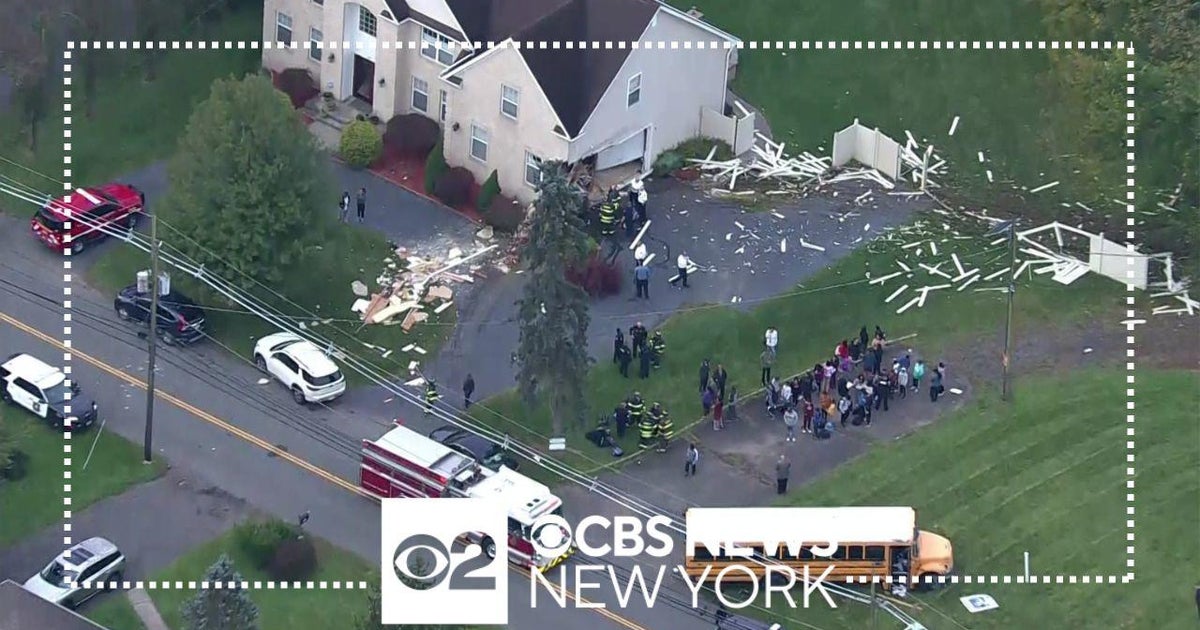 Authorities discuss aftermath of school bus crash in Edison, N.J. CBS New York