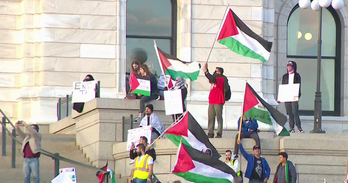 Pro-Palestinian protesters pack the steps of Minnesota Capitol