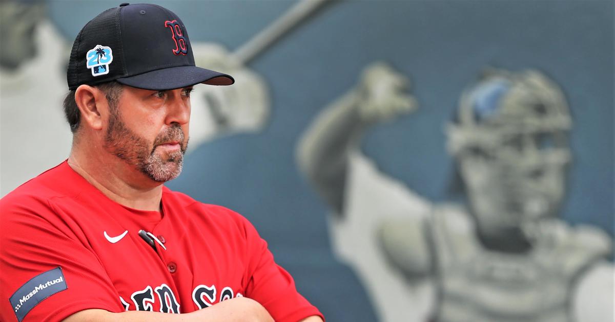 Fans agitated by Giants approaching Jason Varitek for managerial