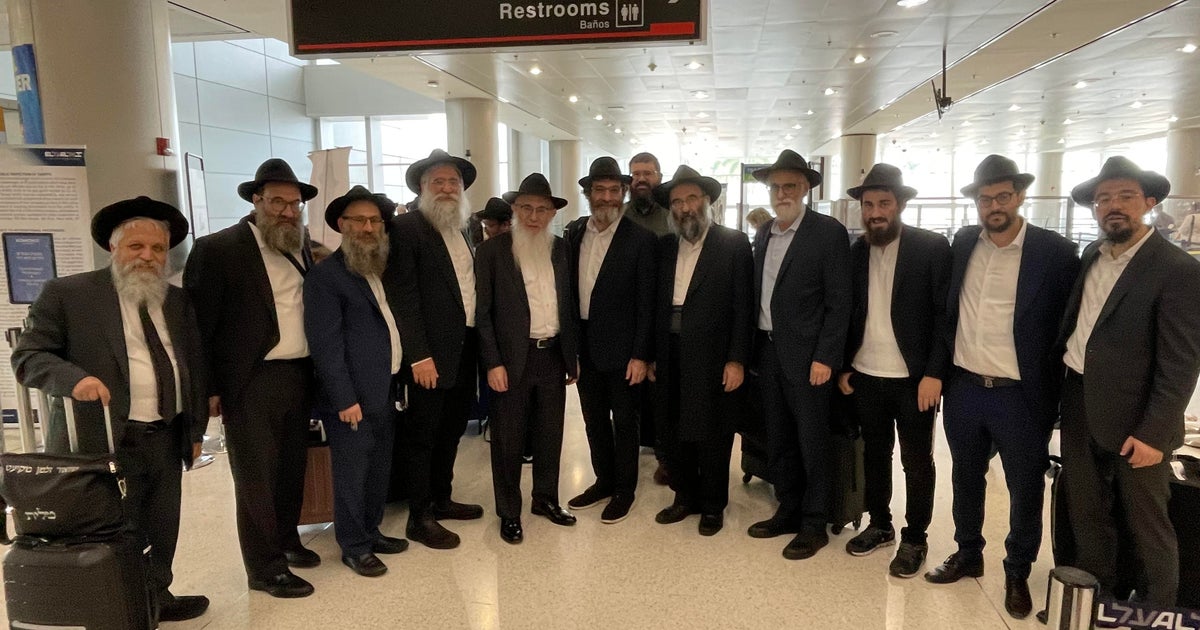 Group of rabbis depart from Miami International Airport en route to Israel with message of hope Group of rabbis depart from Miami International Airport en route to Israel with message of hope