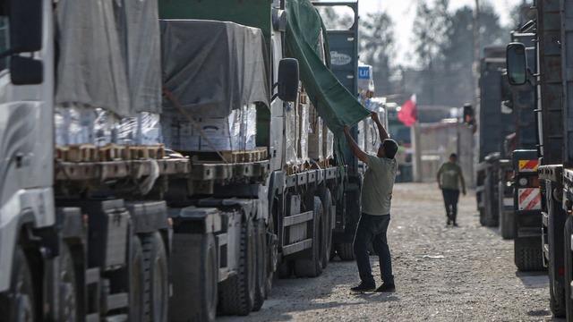 cbsn-fusion-the-few-trucks-of-aid-that-entered-gaza-are-not-enough-thumbnail-2393625-640x360.jpg 