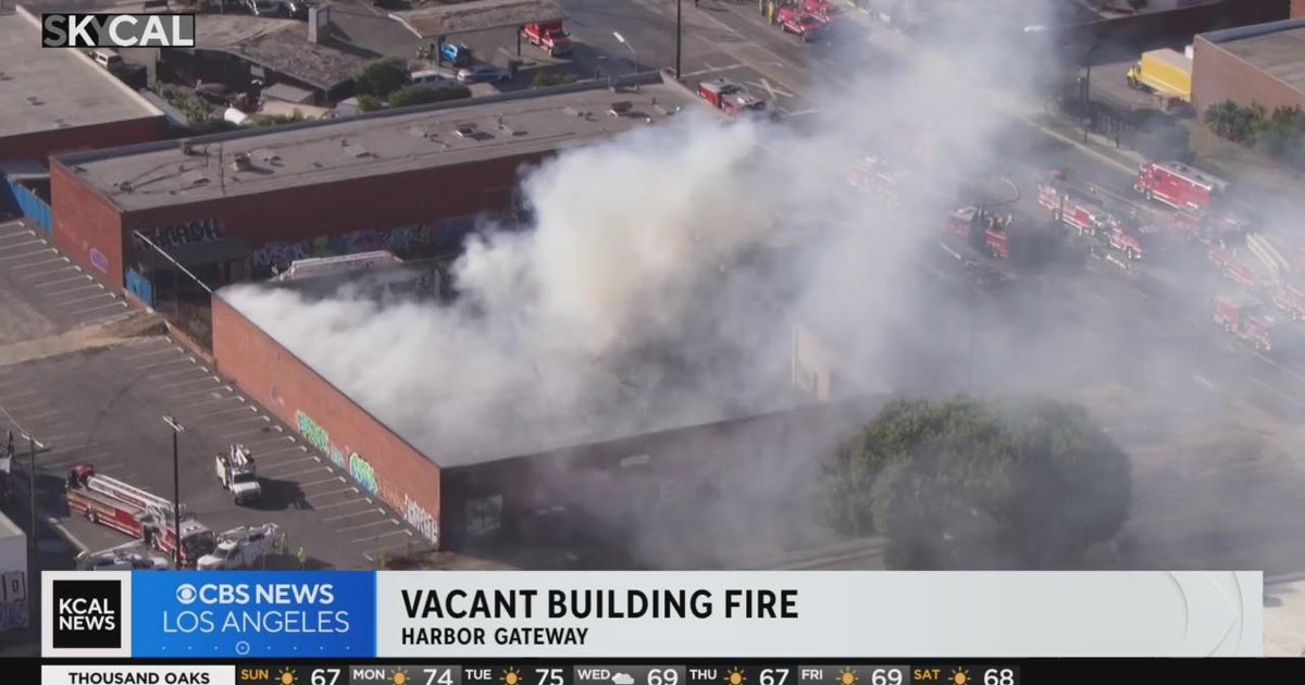 Massive fire erupts at vacant building in South Los Angeles - CBS Los ...