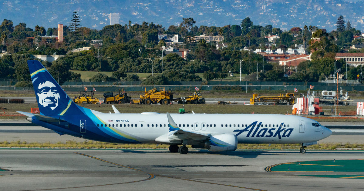 Полет на Alaska Airlines е бил пренасочен към Портланд Орегон