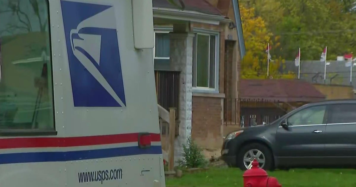 Postal worker robbed in Chicago suburbs amid crime crackdown - CBS Chicago