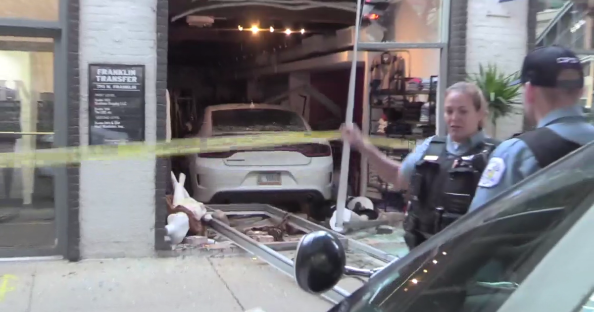 Thieves crash car into Louis Vuitton store on Magnificent Mile