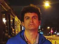 Vitali GossJankowski pose pour une photo alors qu'il est interviewé par les autorités enquêtant sur l'attaque du Capitole américain, le 14 janvier 2021.