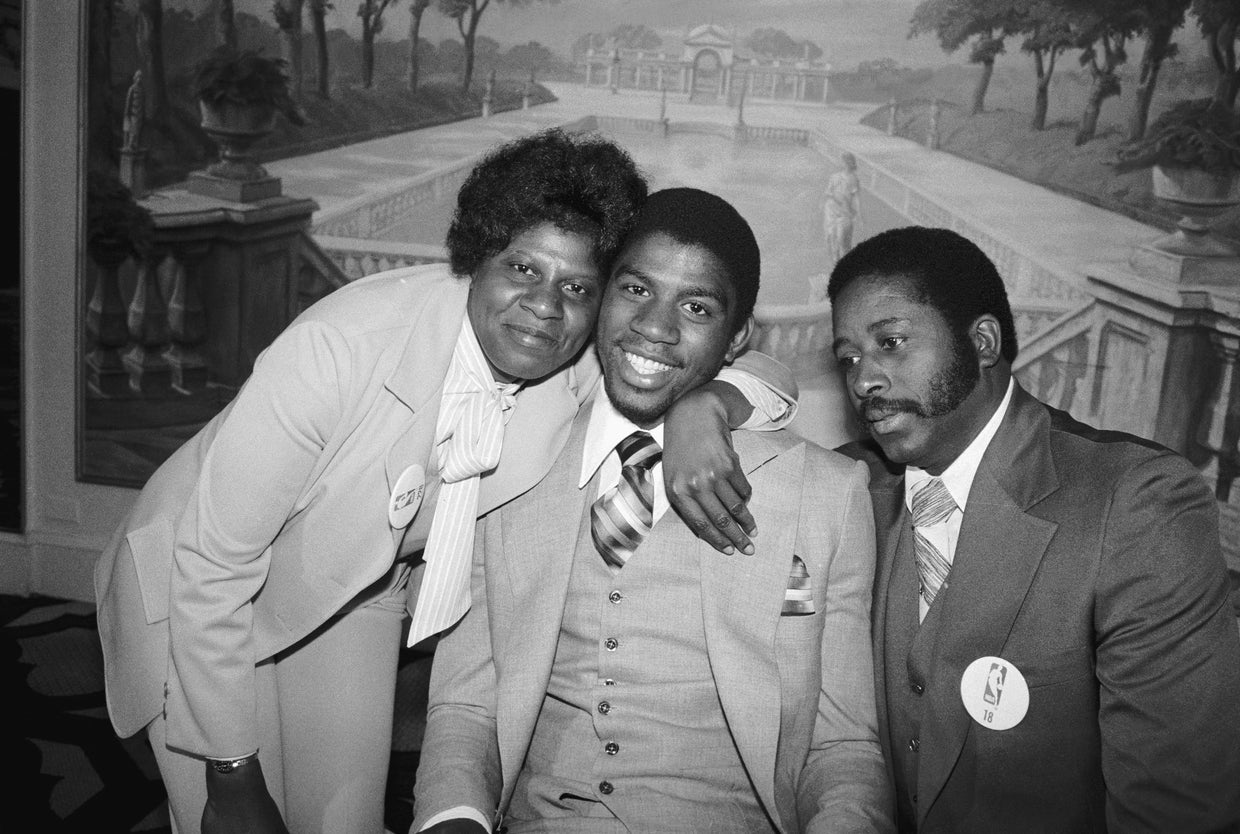 Magic Johnson becomes the 4th athlete billionaire, according to Forbes ...