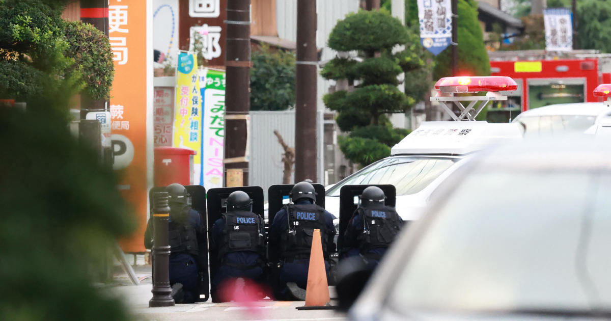 Suspected gunman takes hostages at a post office in Japan