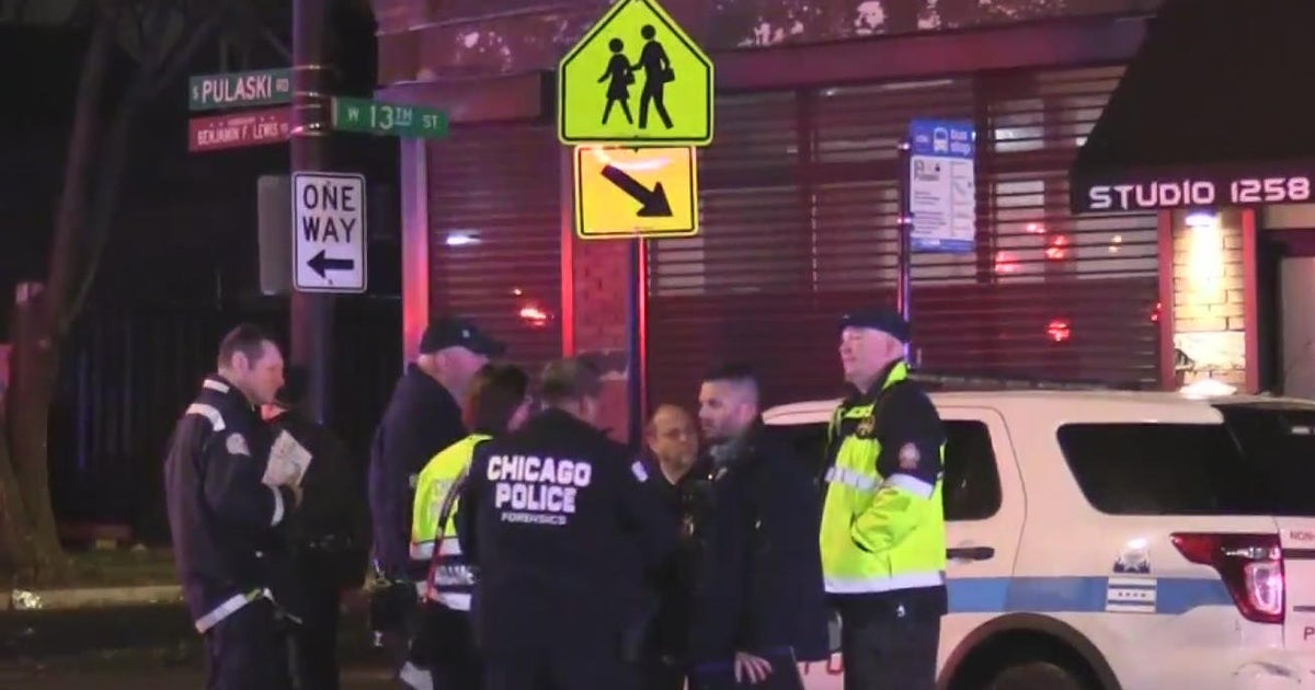Man charged in Chicago mass shooting had numerous past arrests - CBS ...