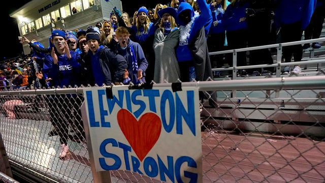 Lewiston football fans 