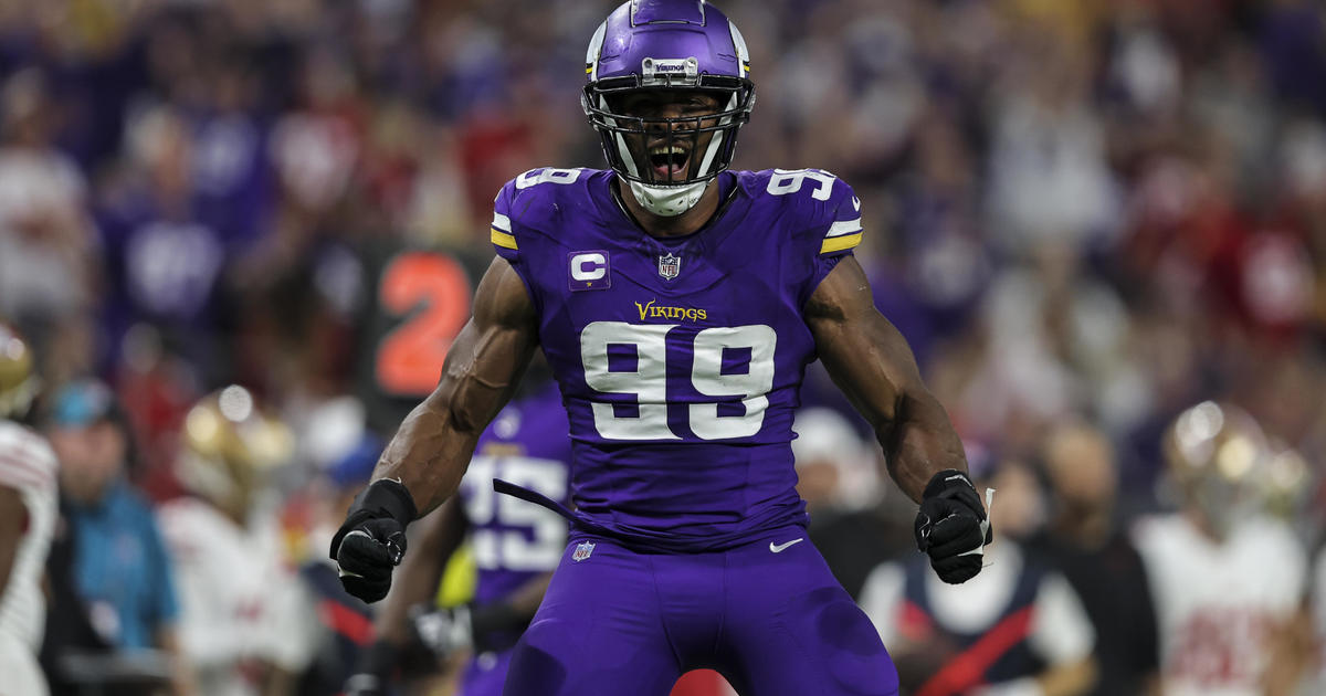 Vikings outlast 49ers 22-17 with 2 touchdown catches from Addison and 2  interceptions by Bynum, Sports
