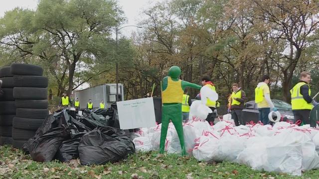 chicago-volunteer-trash-cleanup.jpg 