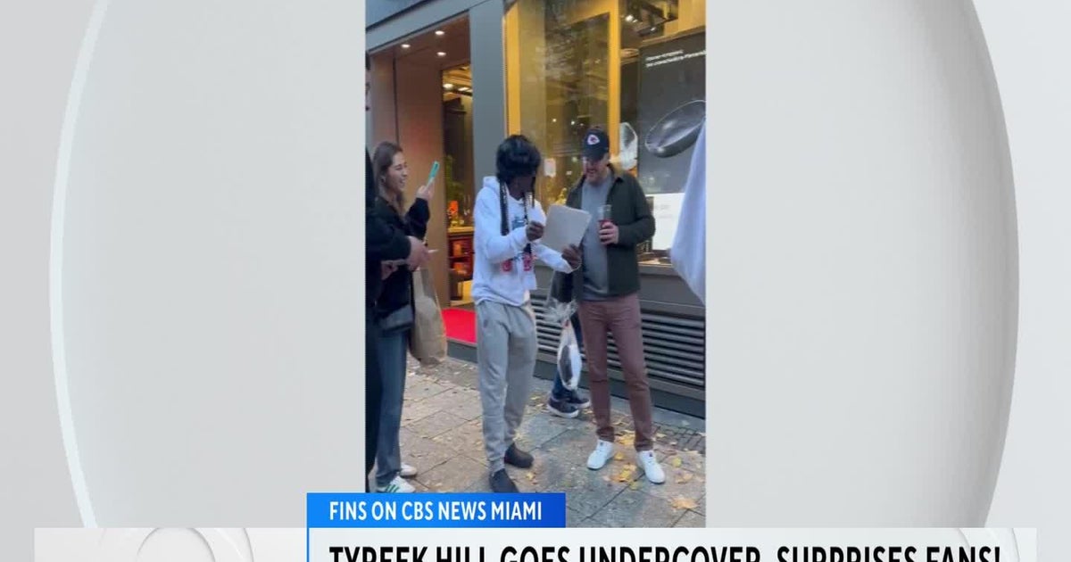 Dolphins Extensive Receiver Tyreek Hill Goes Undercover To Surprise Lovers In Germany! Dolphins Extensive Receiver Tyreek Hill Goes Undercover To Surprise Lovers In Germany!