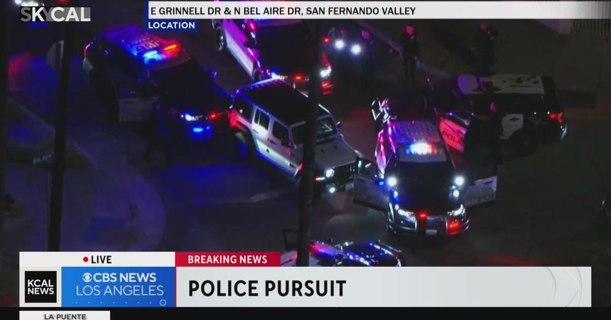 Driver leads Glendale police on slow-speed pursuit - CBS Los Angeles