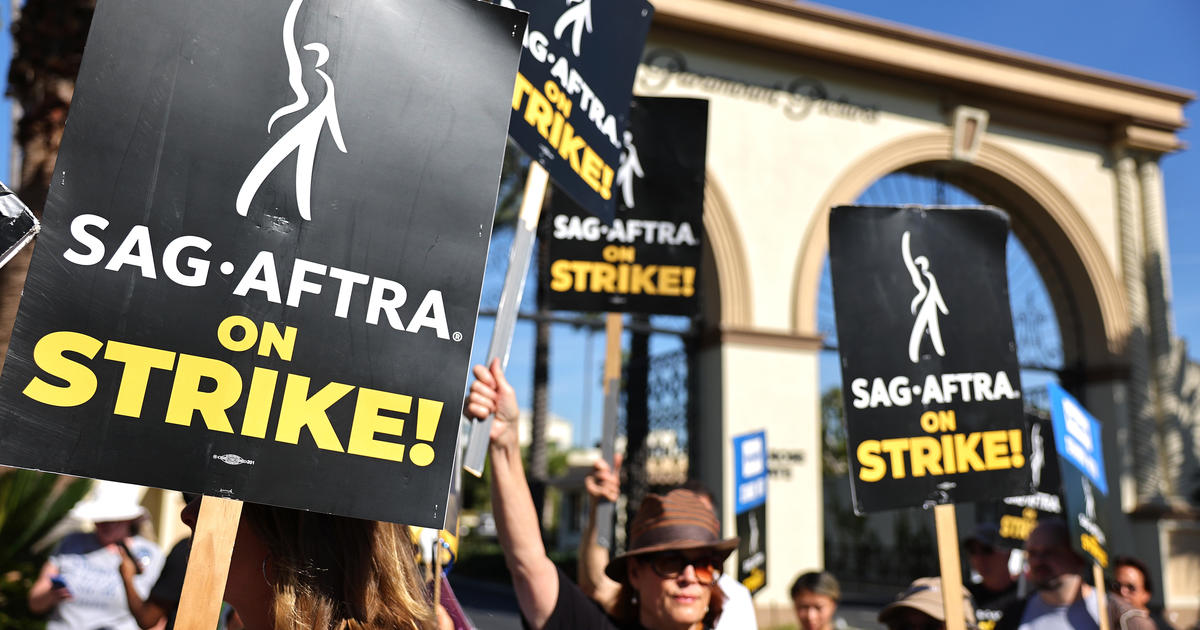 SAG-AFTRA reaches tentative agreement with Hollywood studios in a move to end nearly 4-month strike