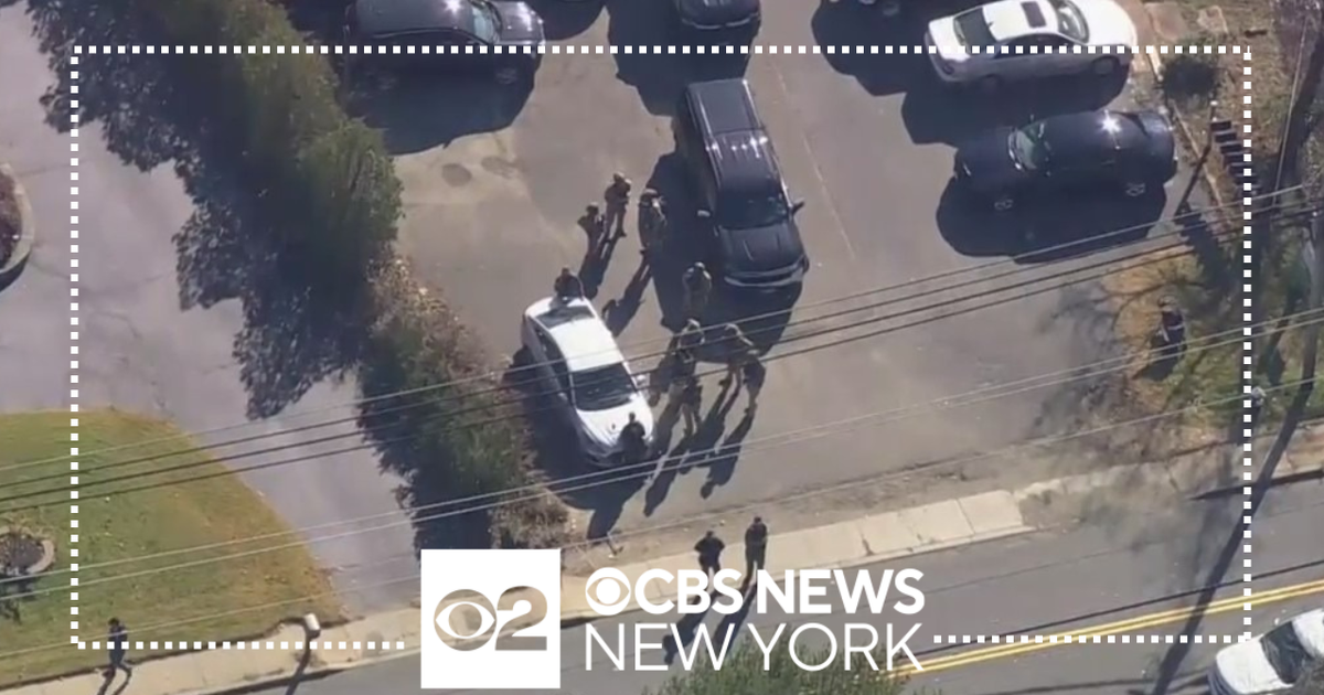 FBI searching New Jersey for Jan. 6 suspect - CBS New York