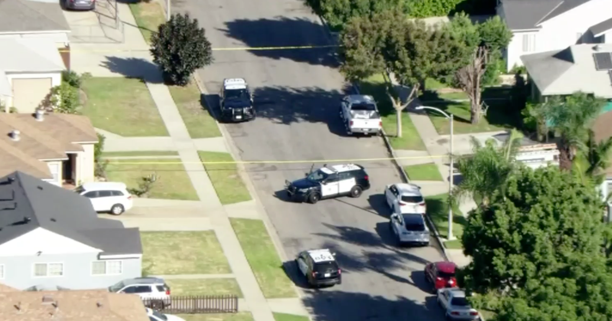 Man who stabbed his mother fatally shot by police in Long Beach - CBS ...