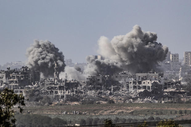 Israeli attacks continue on the 34th day in Gaza 