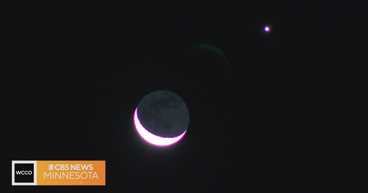 WATCH: Moon and Venus visible in morning sky - CBS Minnesota