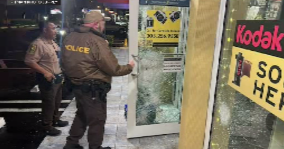 Caught on video: K worth of merchandise stolen from Pitman Photo in Palmetto Bay Caught on video: K worth of merchandise stolen from Pitman Photo in Palmetto Bay