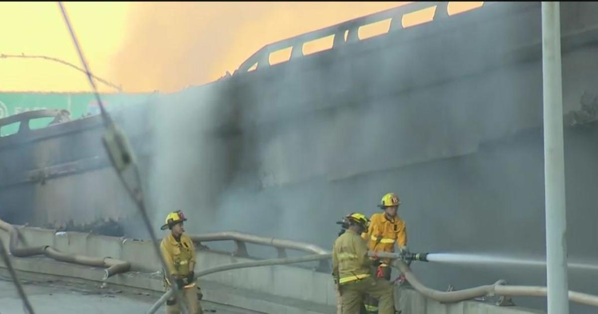 Около 164 пожарникари от 26 противопожарни станции в Лос Анджелис