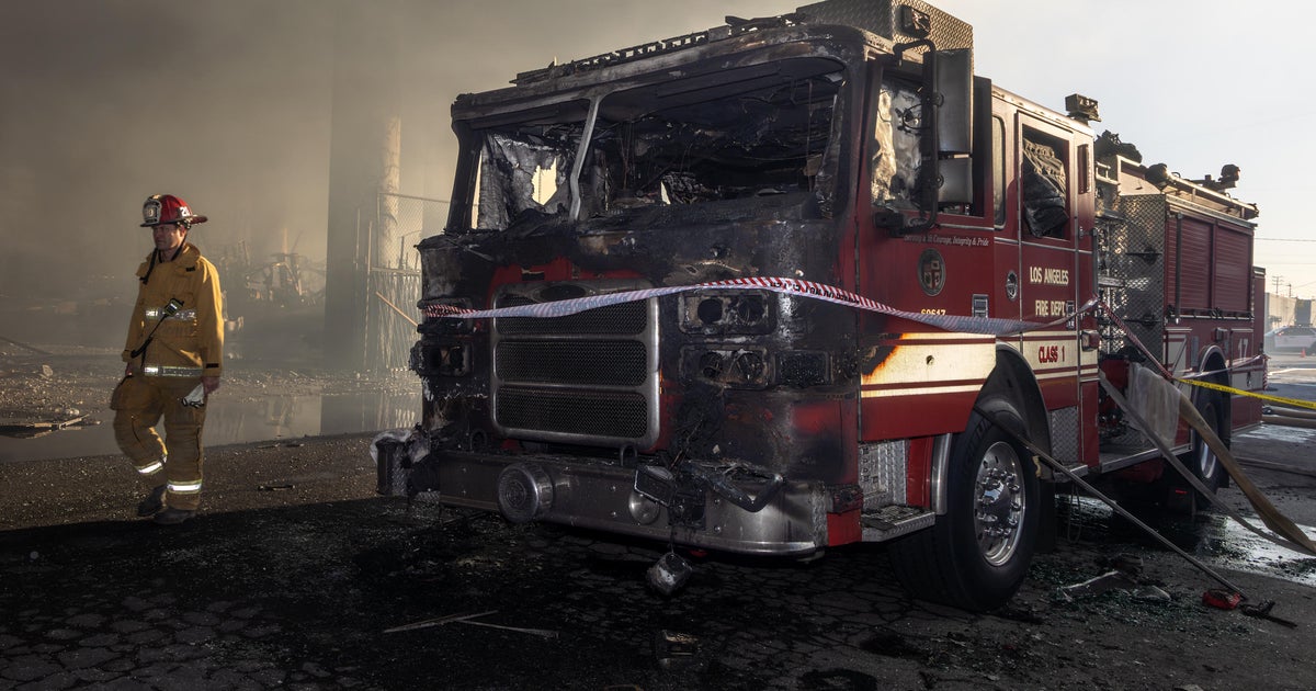 10 Freeway remains closed after massive pallet fire in downtown LA CBS Los Angeles 10 Freeway remains closed after massive pallet fire in downtown LA CBS Los Angeles