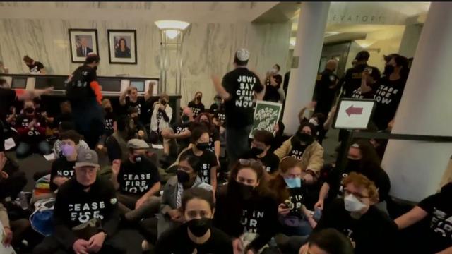 Oakland federal building sit-in 