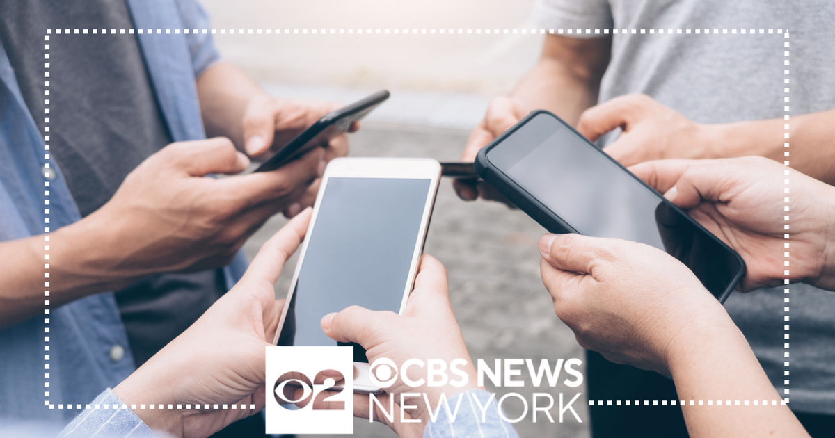 How to help teens disconnect from digital devices - CBS New York