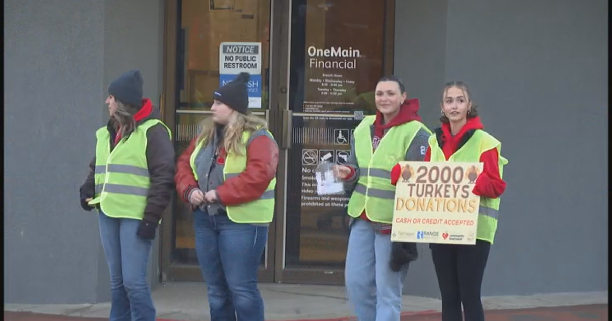 Pittsburghers hit the streets for annual 2000 Turkeys campaign - CBS ...