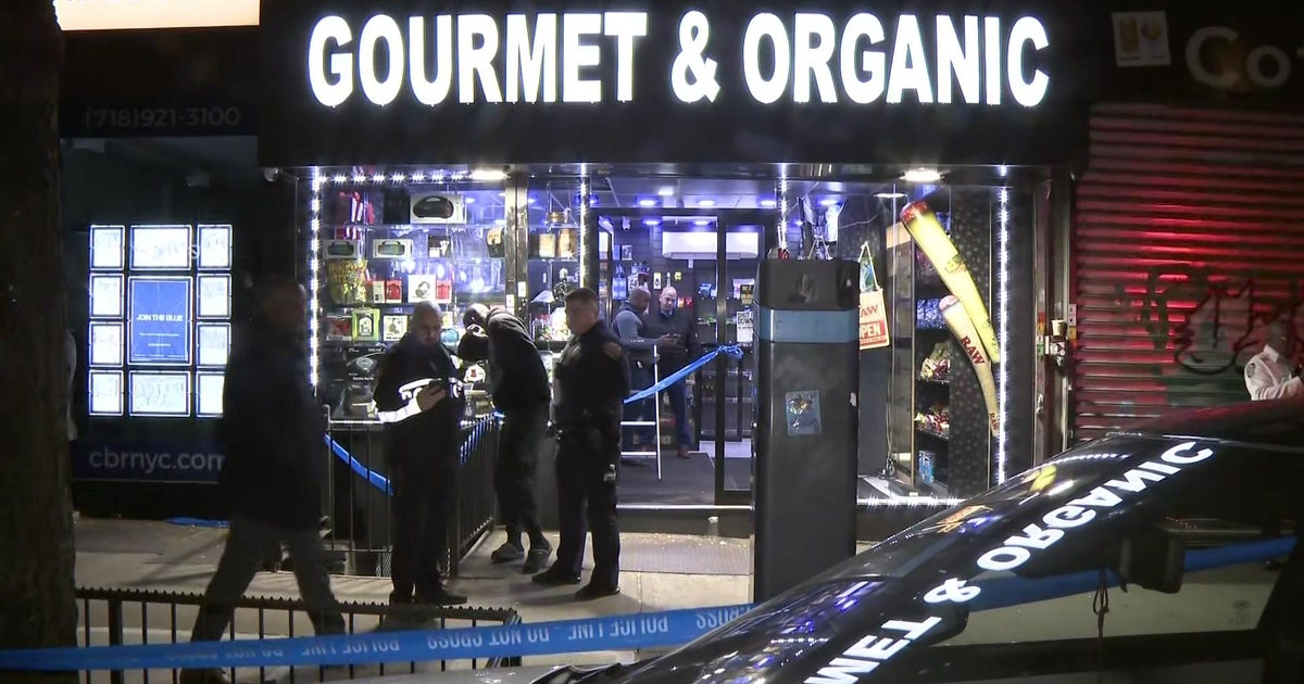 Man fatally shot outside Harlem smoke shop - CBS New York
