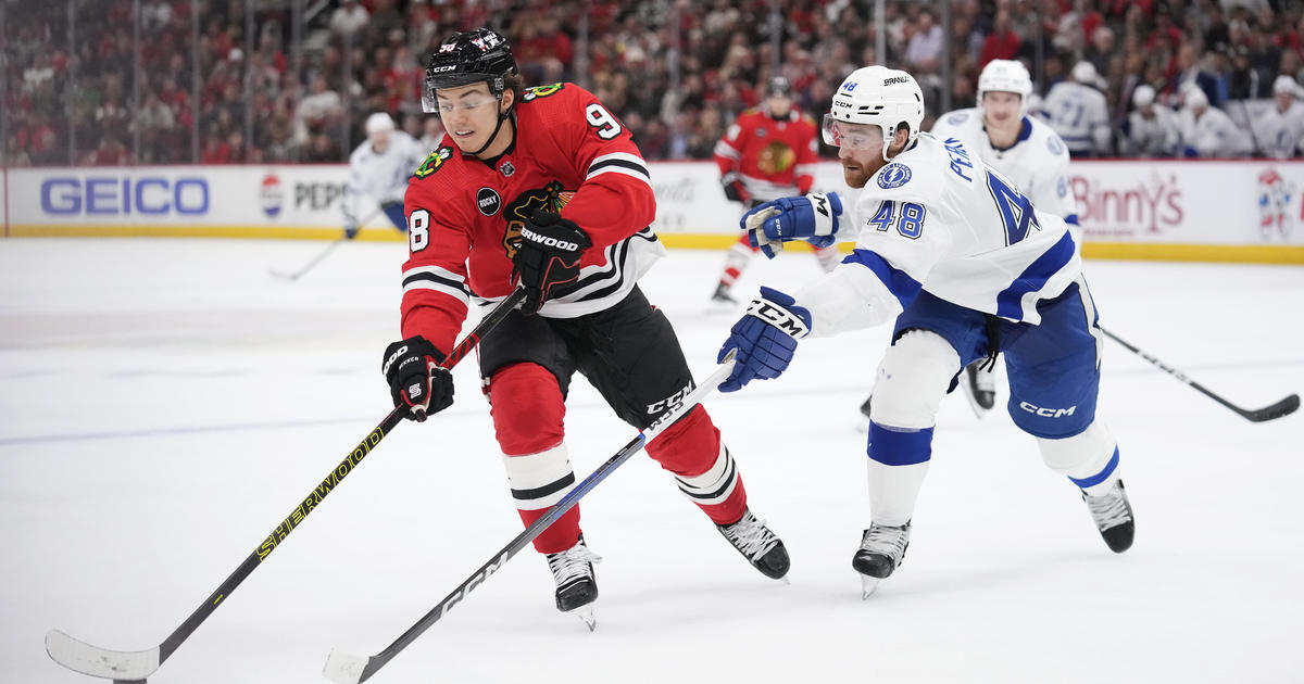 Blackhawks tie game early in third, but go on to lose to Tampa Bay
